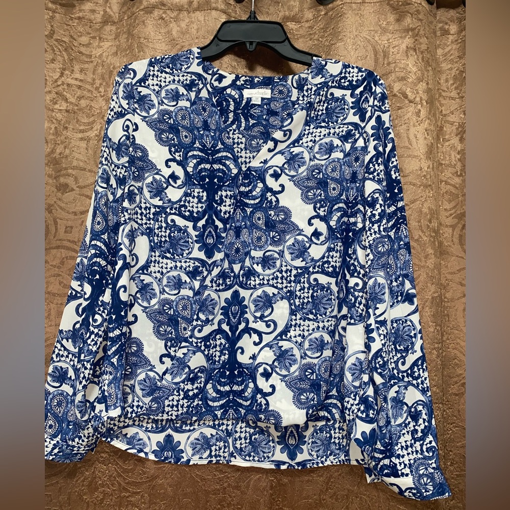 Woman’s top sz M
